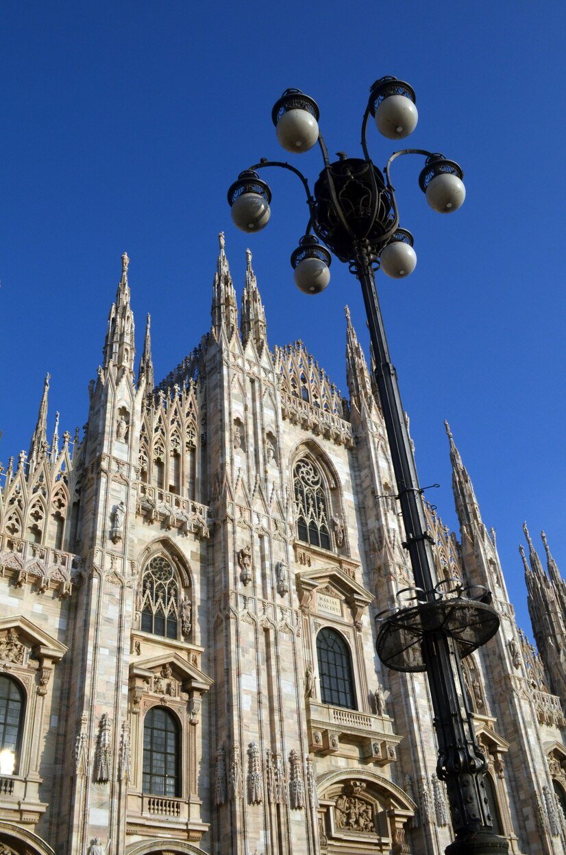 duomo-milan_181624-8600